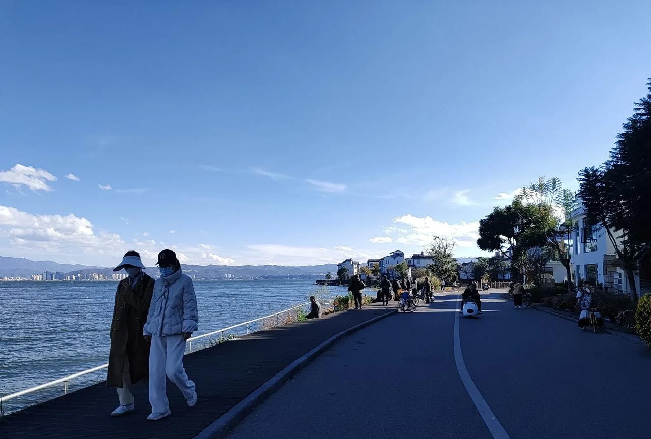 高考结束有一段时间了，现在的考生考完试后怎么打发时间？我了解了下发现他们比我们这