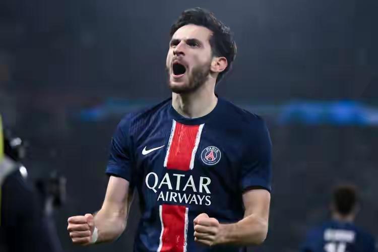 恩里克的大巴黎现在的状态有多差看球的都知道，踢摩纳哥还是两场靠裁判都给红牌才艰难