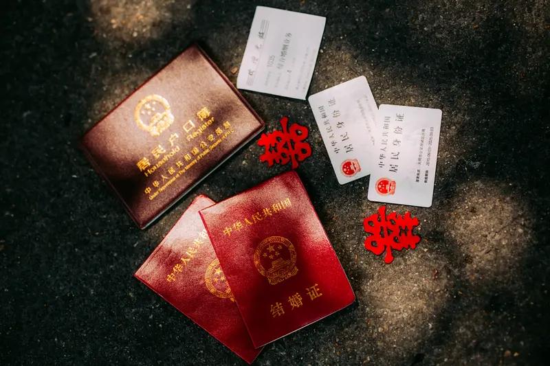 五天，就五天。很多人看到这个数字直接炸了：婚内伪造结婚证、带着第三者去三甲医