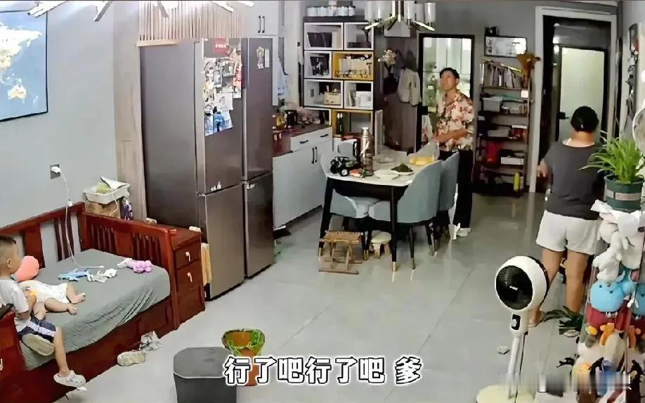 儿子开车带着母亲回老家，路上遭遇车祸，人都没有受伤，但儿子回家后心情不好，变得沉