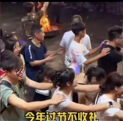 活动上，节目上，有众多的人参入了，背着诗词，唱着歌，说着梗：欲穷千里目，更上一层