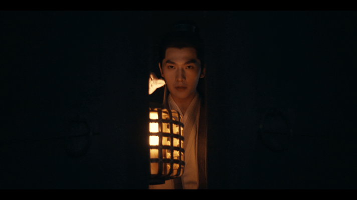 这才是武侠片该有的质感杨洋在《雨霖铃》里演活了展昭，朝堂上的威严与江湖中的英