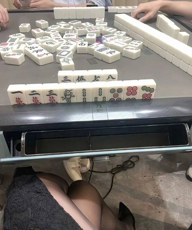 打麻将还得看运气，不上牌，干着急。