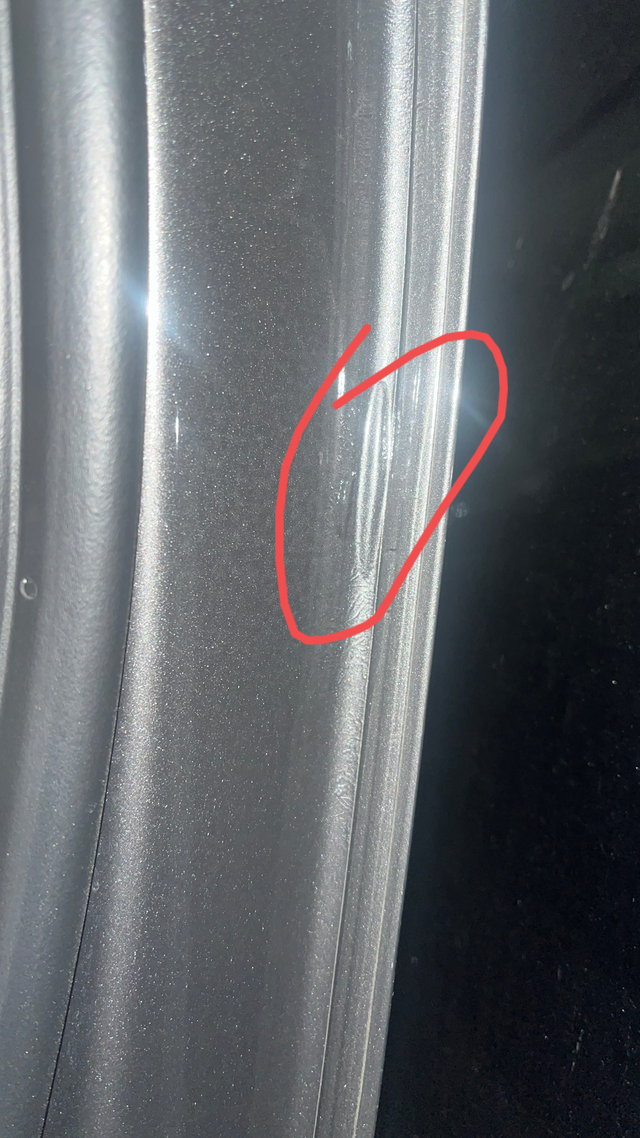 22款车身生锈同一个车门中间就隔了四个月，现在起了一个特别大的泡。这质量简直无