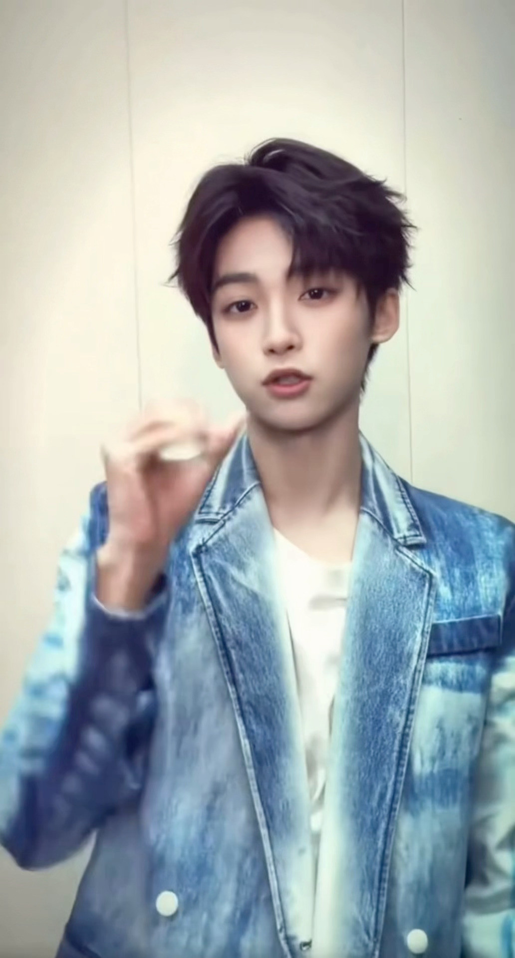 梓渝clouds手势舞营业梓渝clouds手势舞营业好美萌的紫色小蛋糕好会