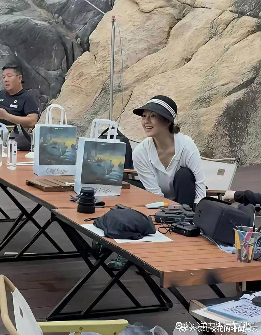 素颜下的章子怡，还是这么漂亮。