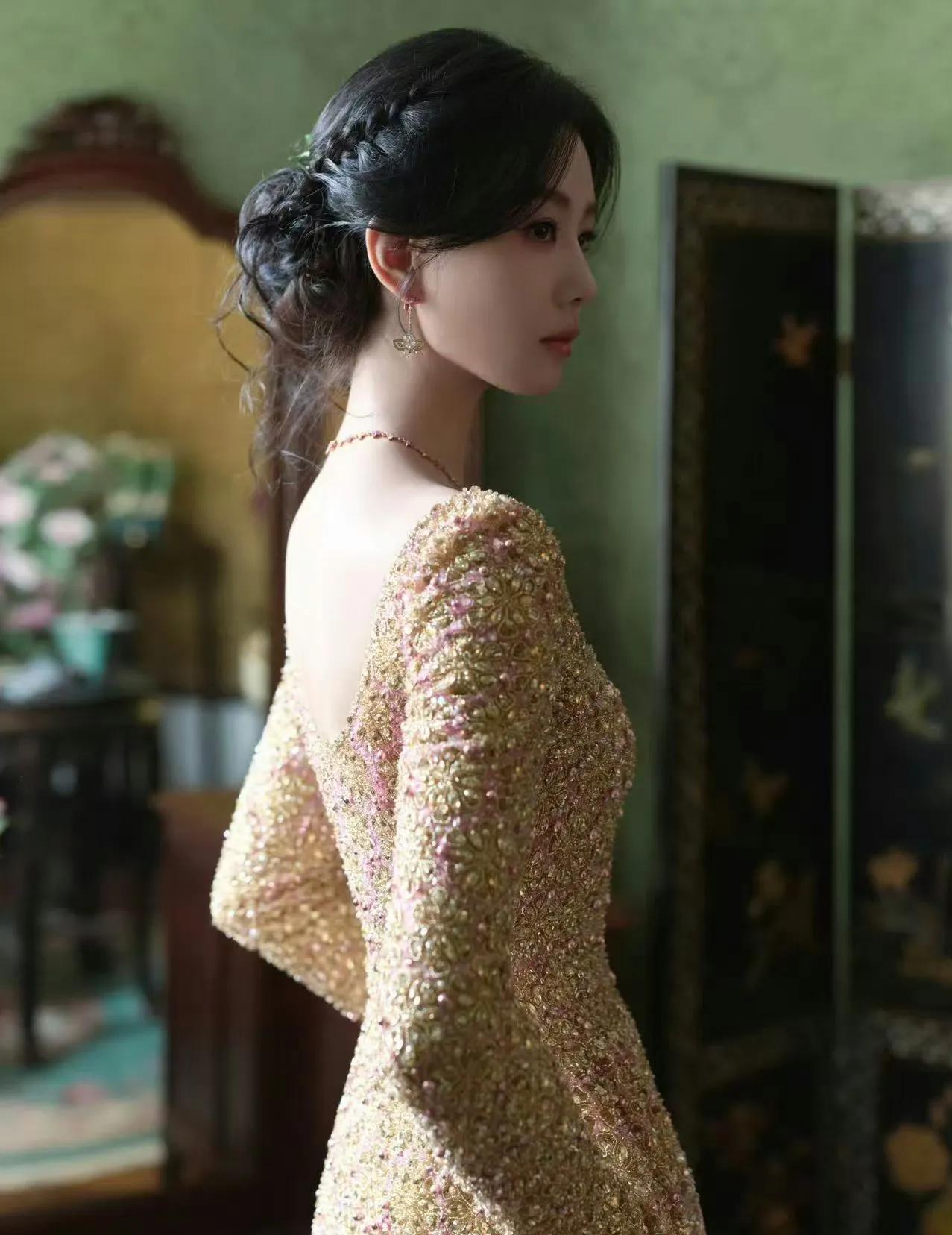 刘诗诗戴绒花压轴，东方气韵惊艳全场