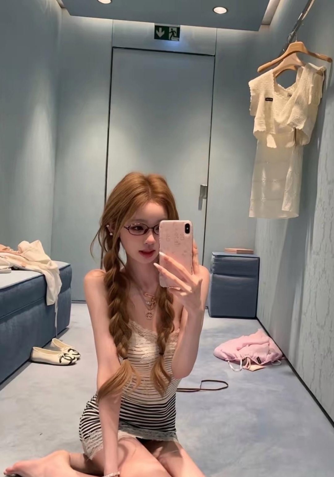 王思聪的女朋友⁠￼￼晒自拍，她可真漂亮。​​​