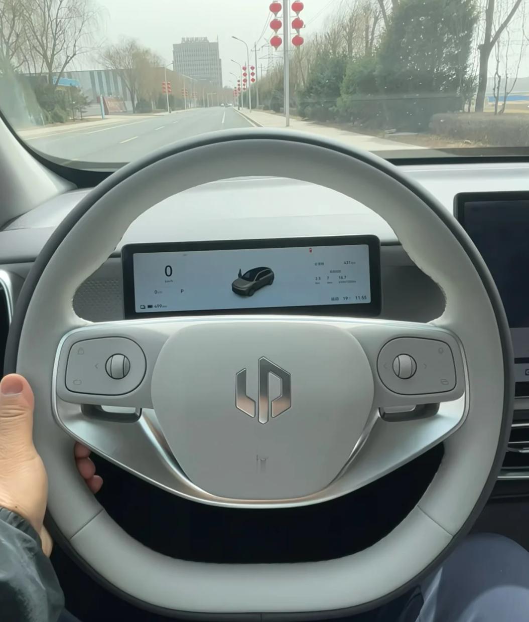 因为海狮05EV和零跑B10，和老婆吵架了老婆总是抱怨家里的老车不好用，正好年