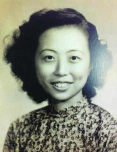 老蒋一生痛恨的女人，直到撤退时才知道她的身份！她潜伏在国民党中央长达14年，被