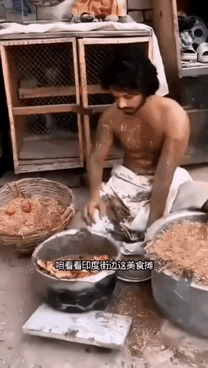 看了印度菜的制作，肯定没有半点食欲，还不如多背几个咸鸭蛋，多买点方便面吃少得