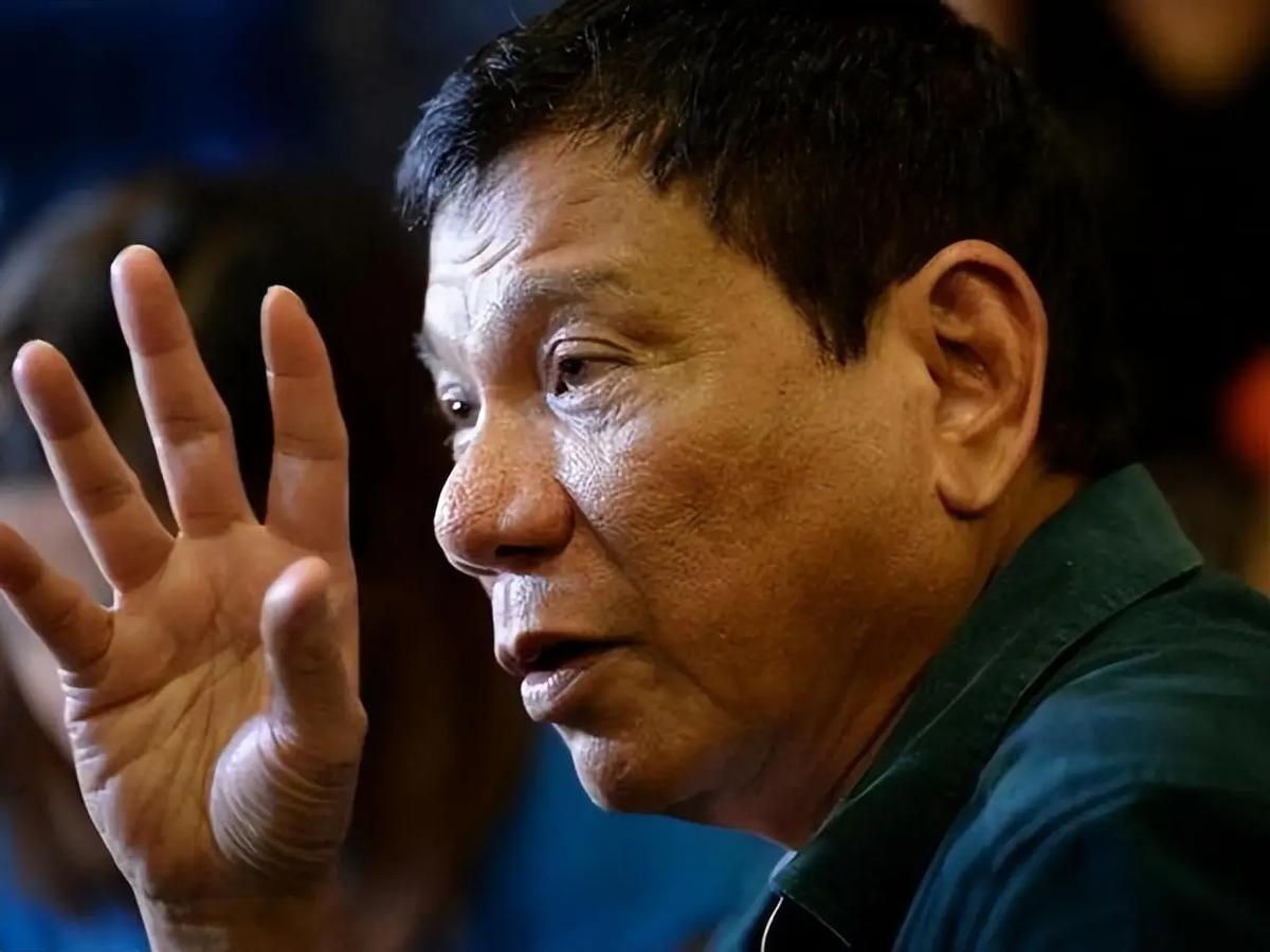 据说菲律宾人对杜特尔特最大的抱怨是，杜特尔特对华这么友好，中国都迟迟不肯开放让菲