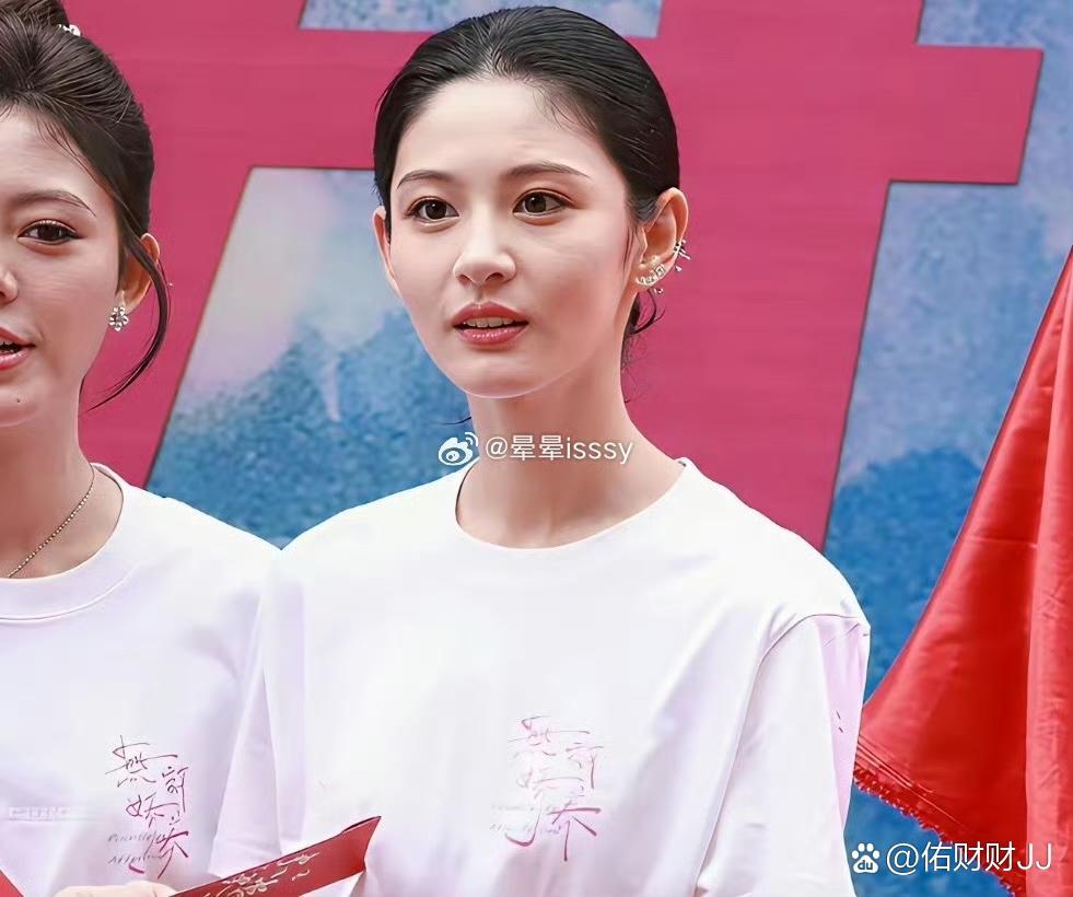 于正看人眼光还行，力捧的都红了，还都挺好看​
