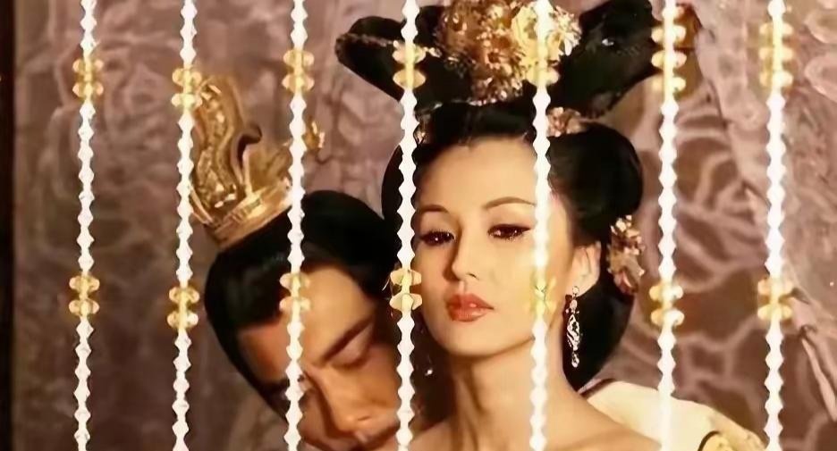晴雨风说史晴雨风说史有一天，后梁将军葛周正和娇艳的小妾玩乐，突然有个小兵