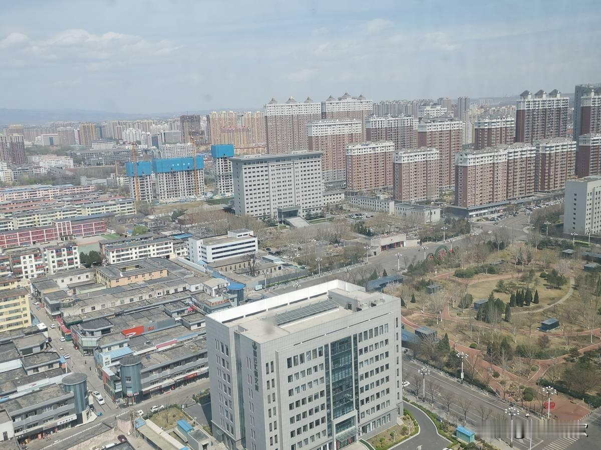 房产中介说业主悄悄提价，楼市回暖信号已现。你信吗？反正我不信。这不是判断市场，
