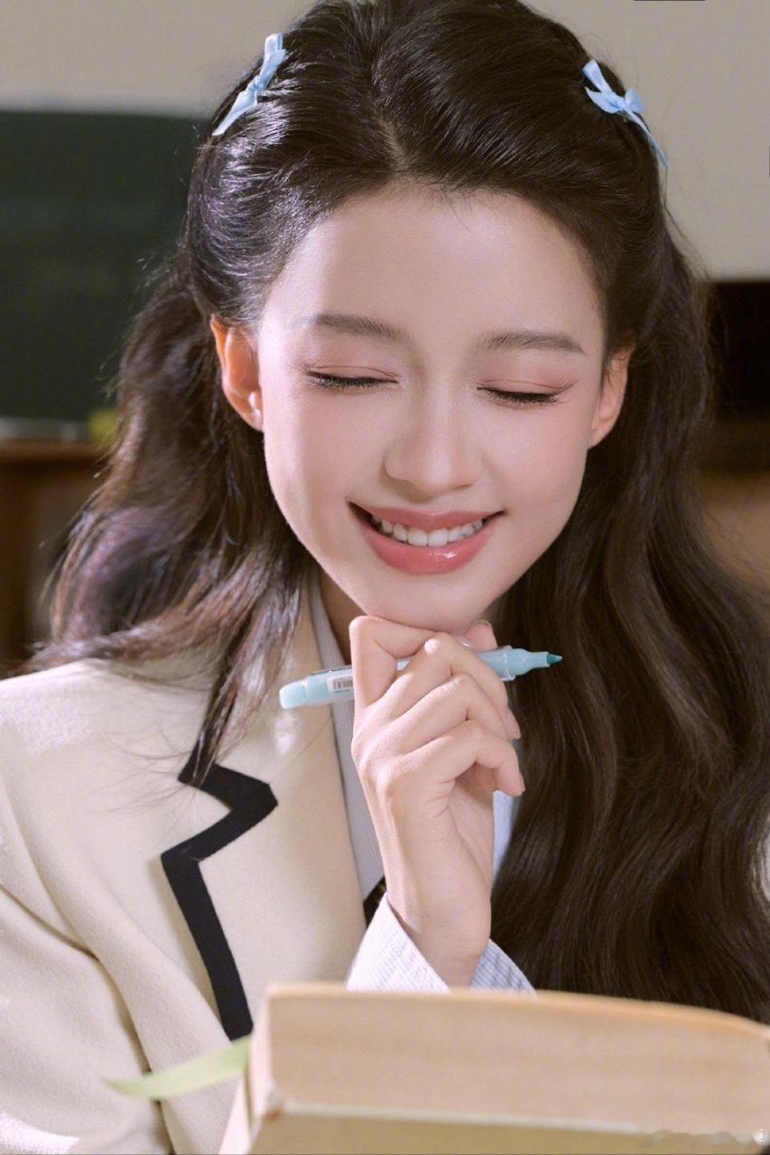 孙怡爱与不爱很明显小表情反差也太大了，不爱就迷茫，爱就欢喜，孙怡也太不藏心事