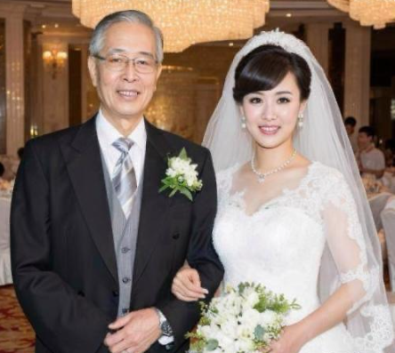 又冒出来一对杨振宁与翁帆！深圳81岁陈先生以1000万彩礼迎娶28岁的新娘。一个