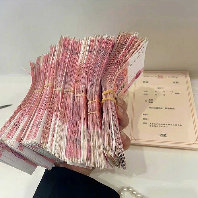 “有钱人的解药是爱,普通人的解药是钱” ​​​​
