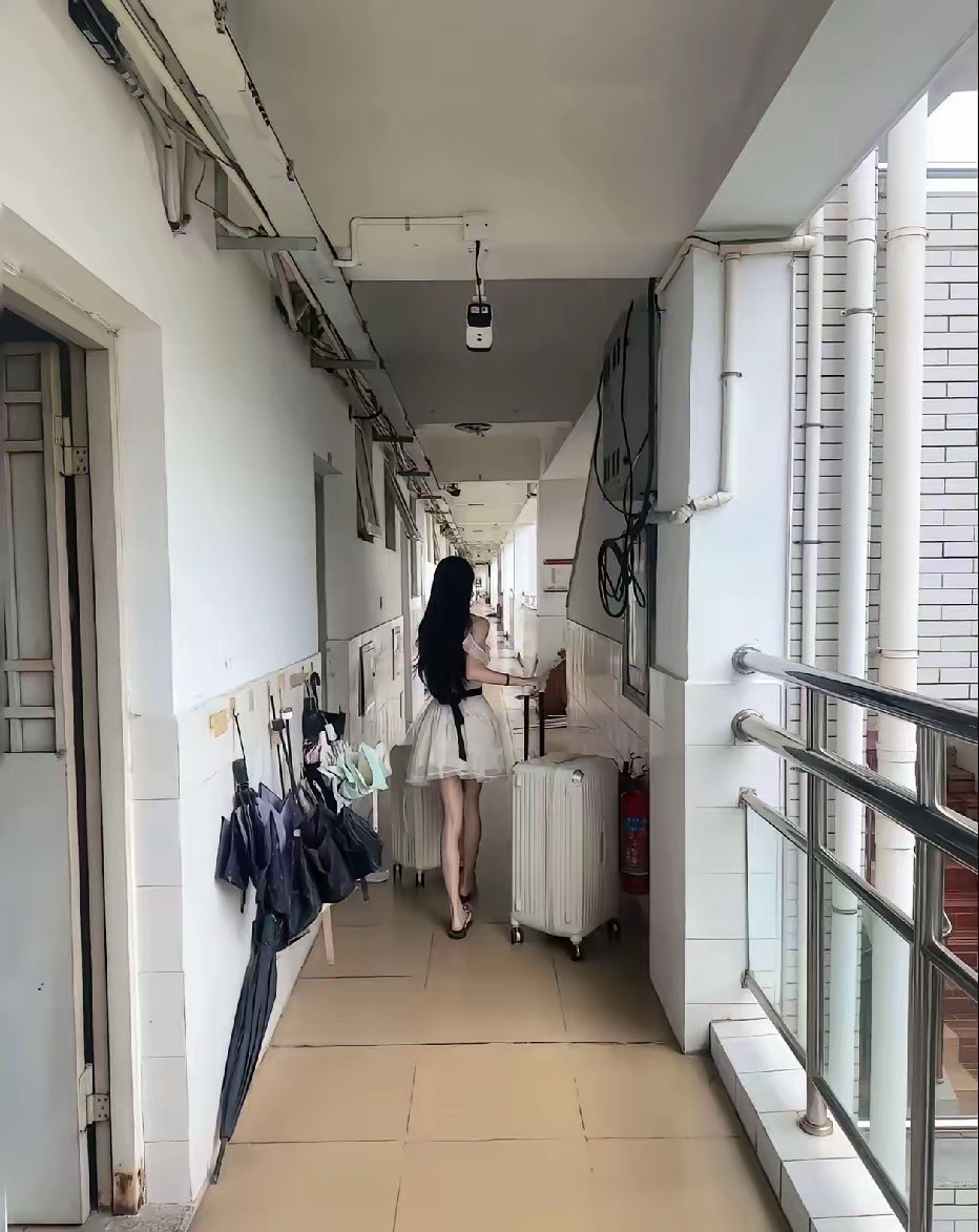 网友说女朋友毕业了，要开始异地恋了… ​​​