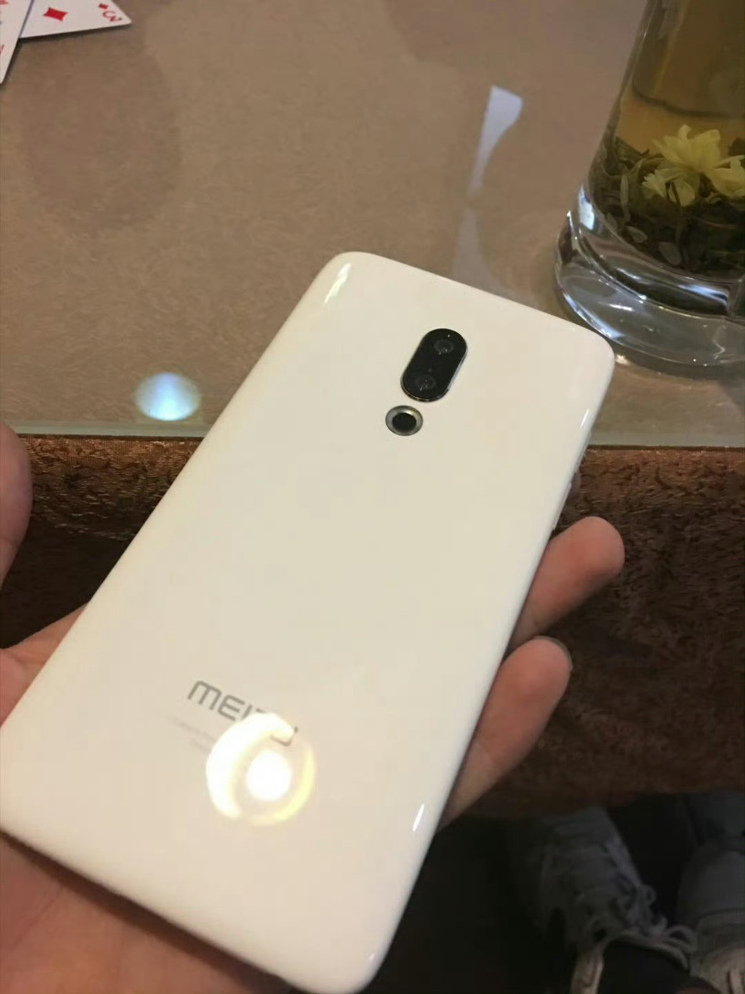 魅族手机为什么没落了曾经魅族15手感封神、颜值出圈，我收藏至今，可惜续航拉胯、性