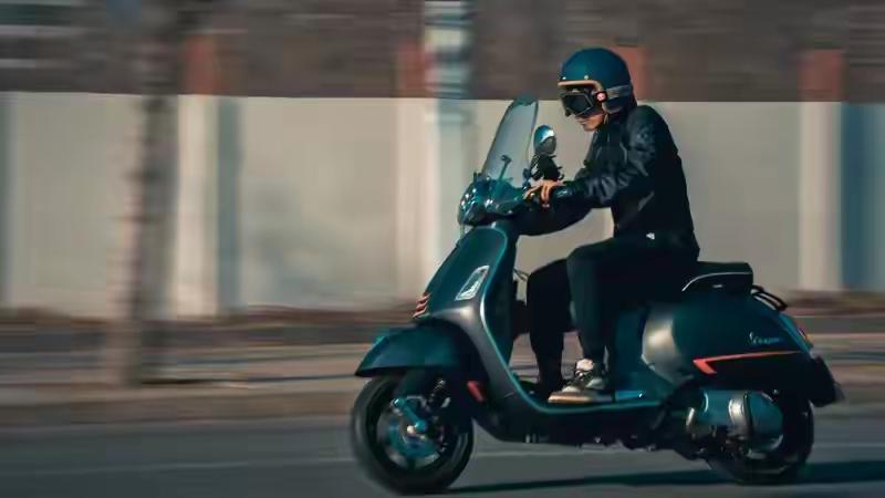 2026年算清这笔账：一台20万汽车年花费近5万，够买3台摩托车。卖了车那天，我