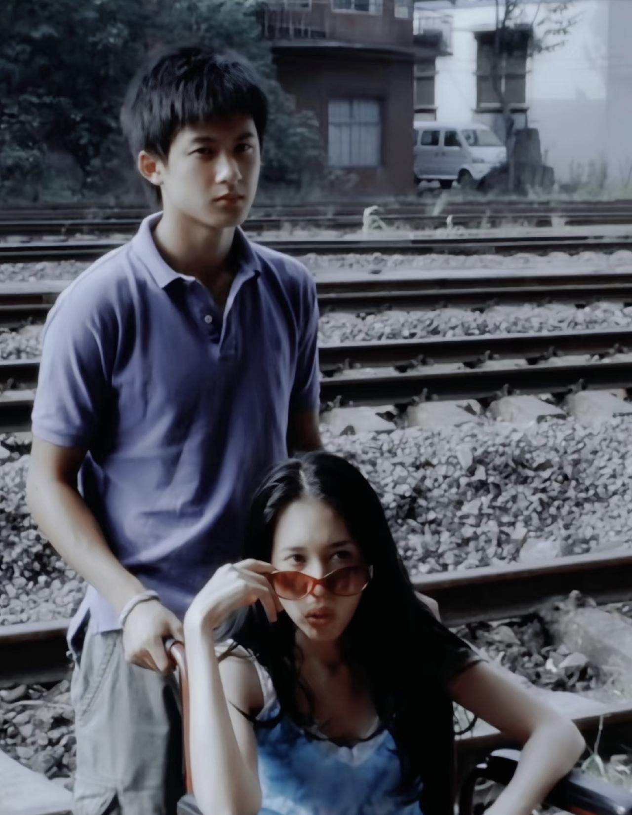 莫文蔚与檀健次的剧照，这是两人在2008年，参演的一部电影。当时的檀健次只有