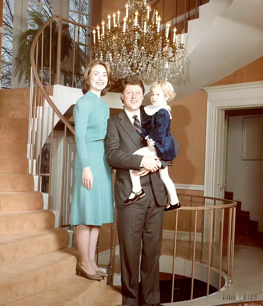 克林顿.抱着女儿