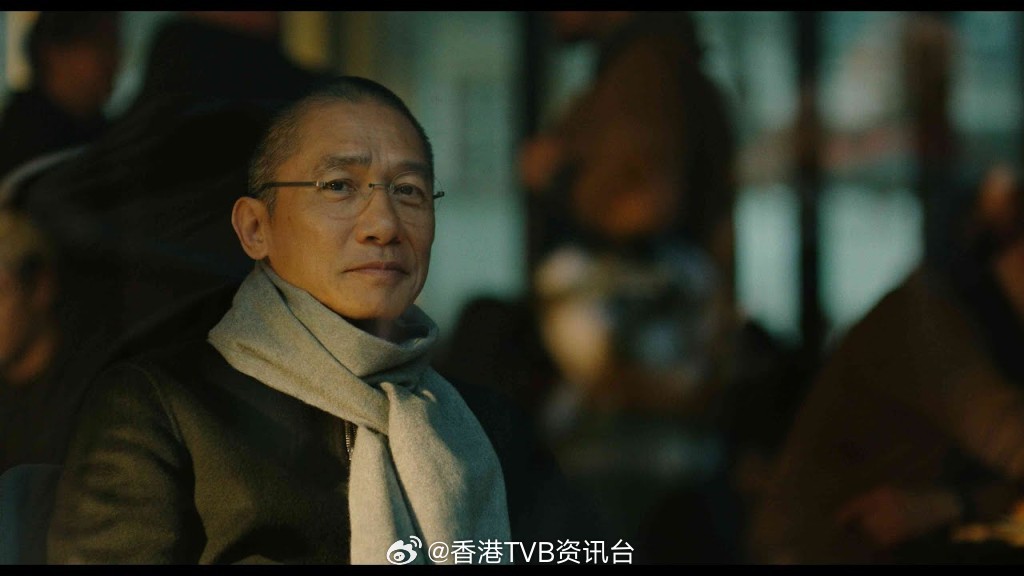 星岛：梁朝伟放下“社恐”大方比心自剖演艺三阶段：已走出舒适圈退休作想拍“开心