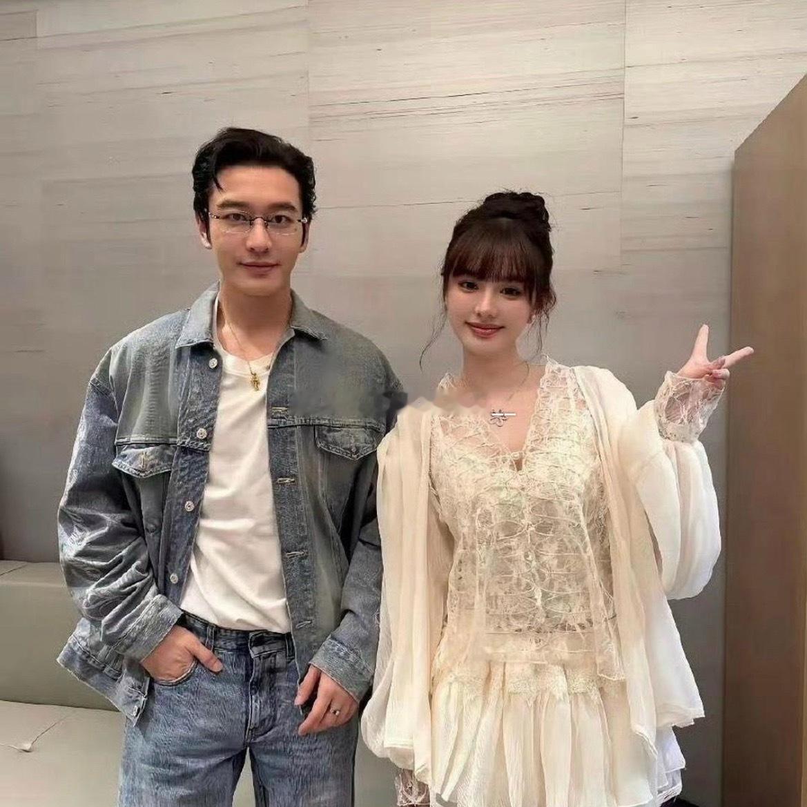 黄晓明的审美还真统一啊，一直喜欢一个类型的女生