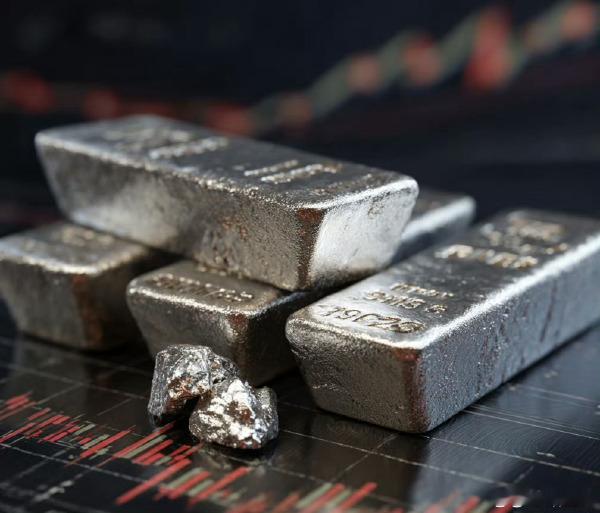 白银刷新历史高点这一波白银真是涨猛了，出乎太多人的意料！境内现货白银突破了每克