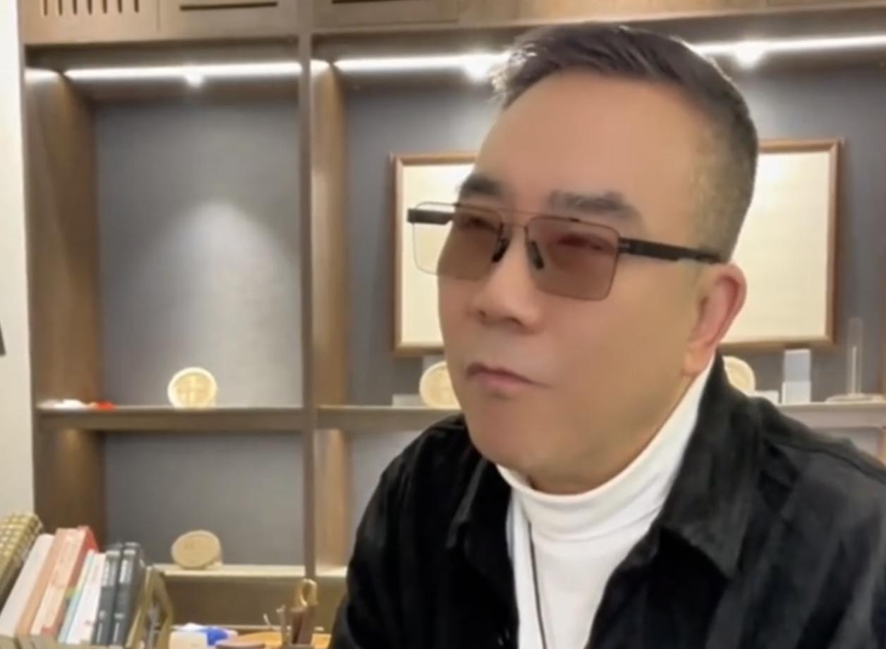 别再说郭德纲比杨议“强”了。这事儿的本质。是“手工作坊”碰上了“工业革命”。