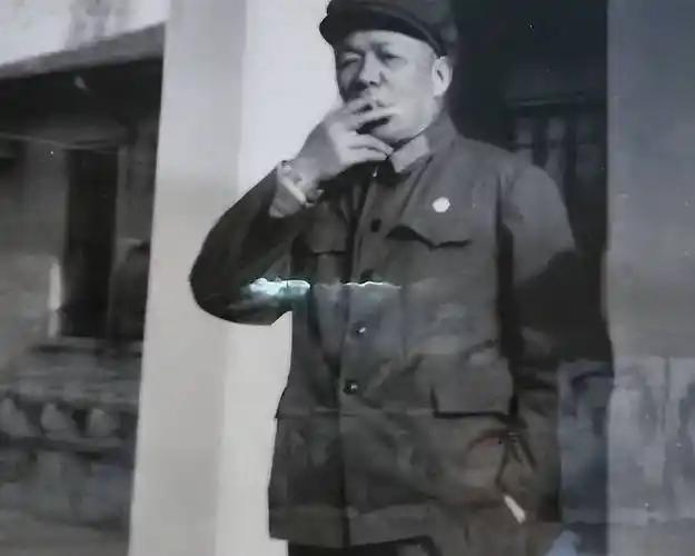 1972年，总政副主任黄志勇被免职，他曾当众痛斥徐向前，走投无路时去求韩先楚，1