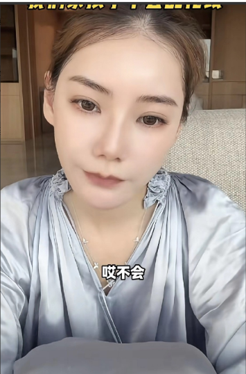 马筱梅谈玥儿霖霖开销日常！网友听后都感谢她！下午的时候，马筱梅开播和网友拉家常，