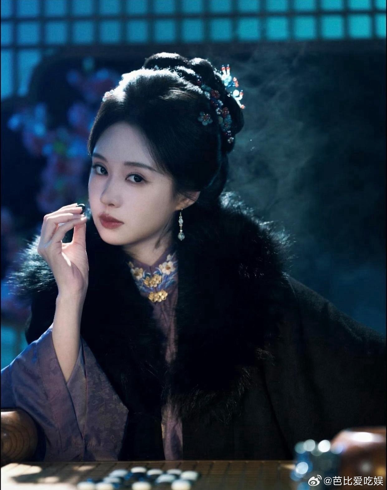 1.郑合惠子现在在剧组很受欢迎，演技在线，自带话题热度。她不执着于女主番位，报