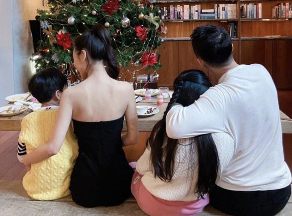 十岁小女孩一句话决定自己和弟弟的命运，她是谁？今年二月初，大S日本离世，其母