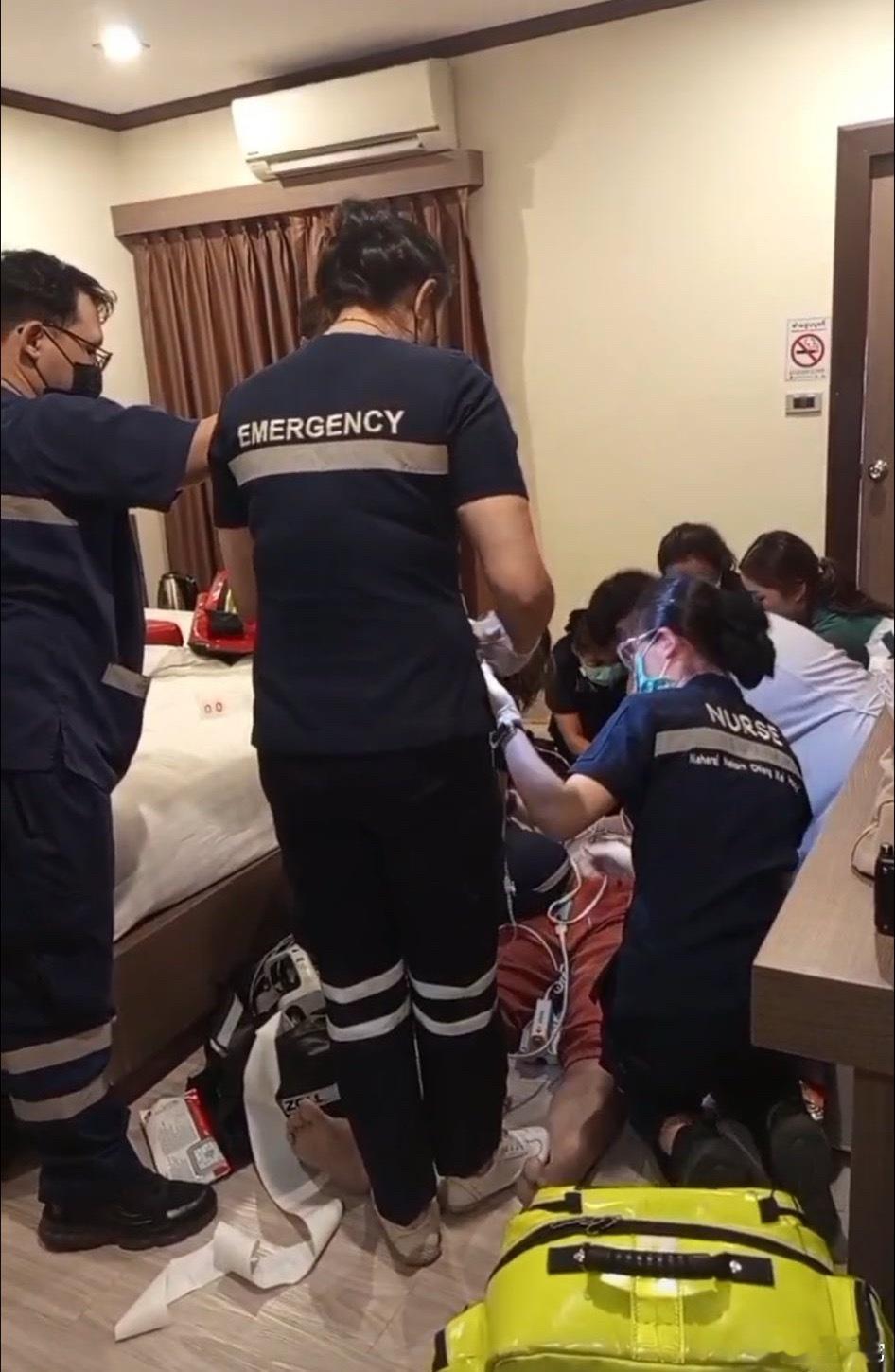 🕯️老武是10月28日在清迈突发心梗，送医急救，11月2日凌晨去世。​​​