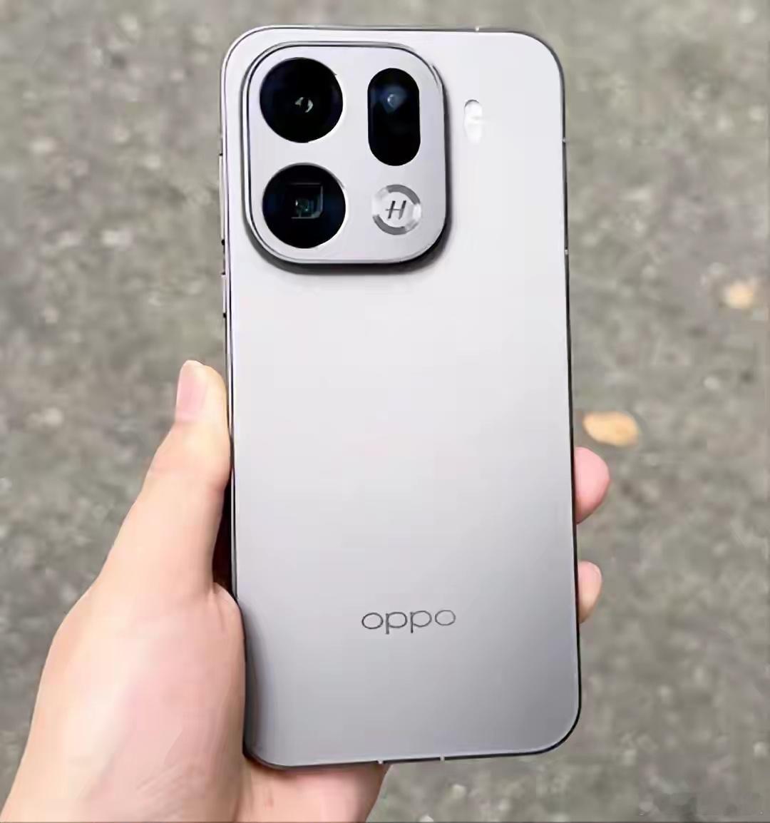 OPPOFindX10这次爆料有点东西，正面直接对齐iPhone，大R角加四