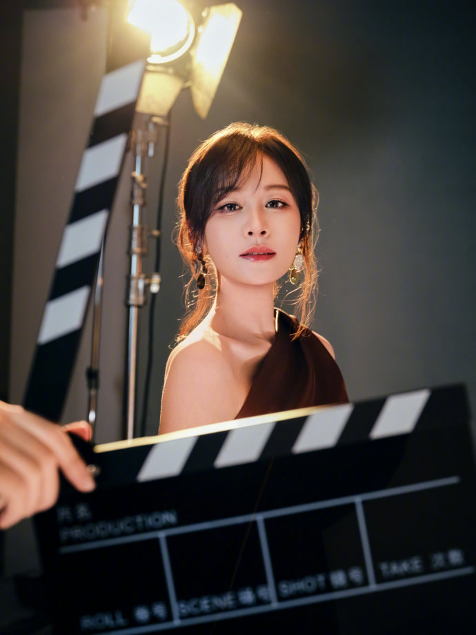 叶一茜裙子好闪叶一茜上浪姐美得好陌生叶一茜上浪姐美得好陌生，谁懂叶一茜在我的记