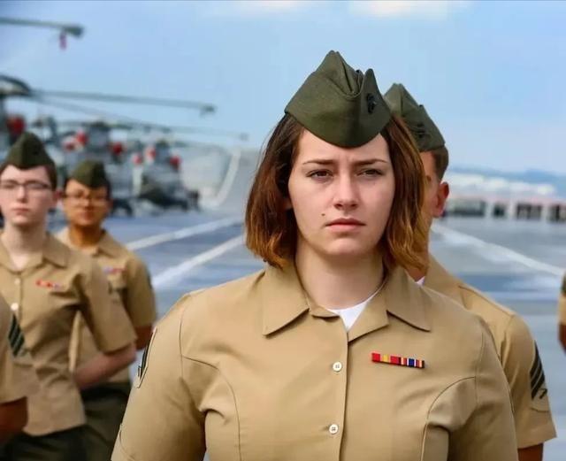 美国的航母上为何要安排女兵，而且还有女兵不到位，航母不启动这样一个不成文的规定呢