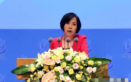 黄智贤喊了这么多年"统一"，最后大陆自己把她请出局了。不是因为她说错了什么，而是