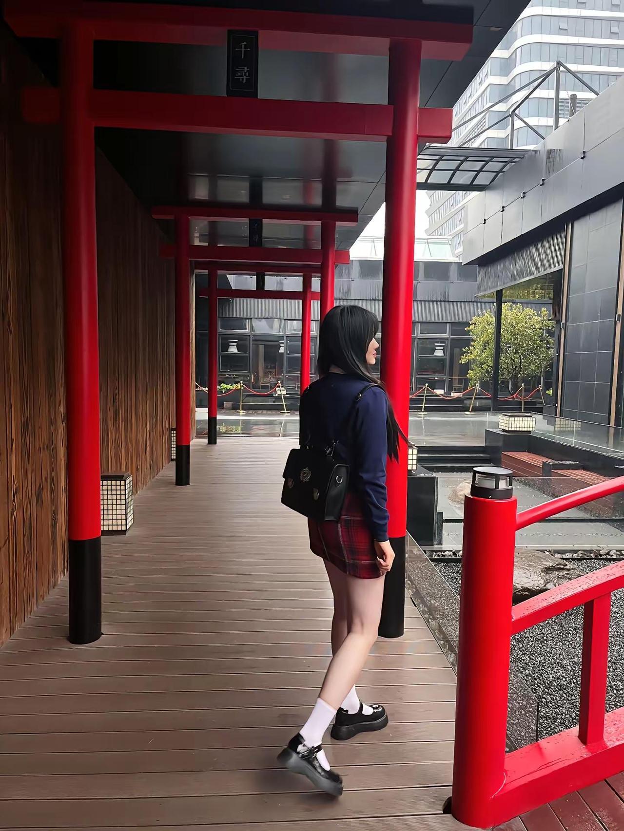 穿点春天小短裙。OOTD