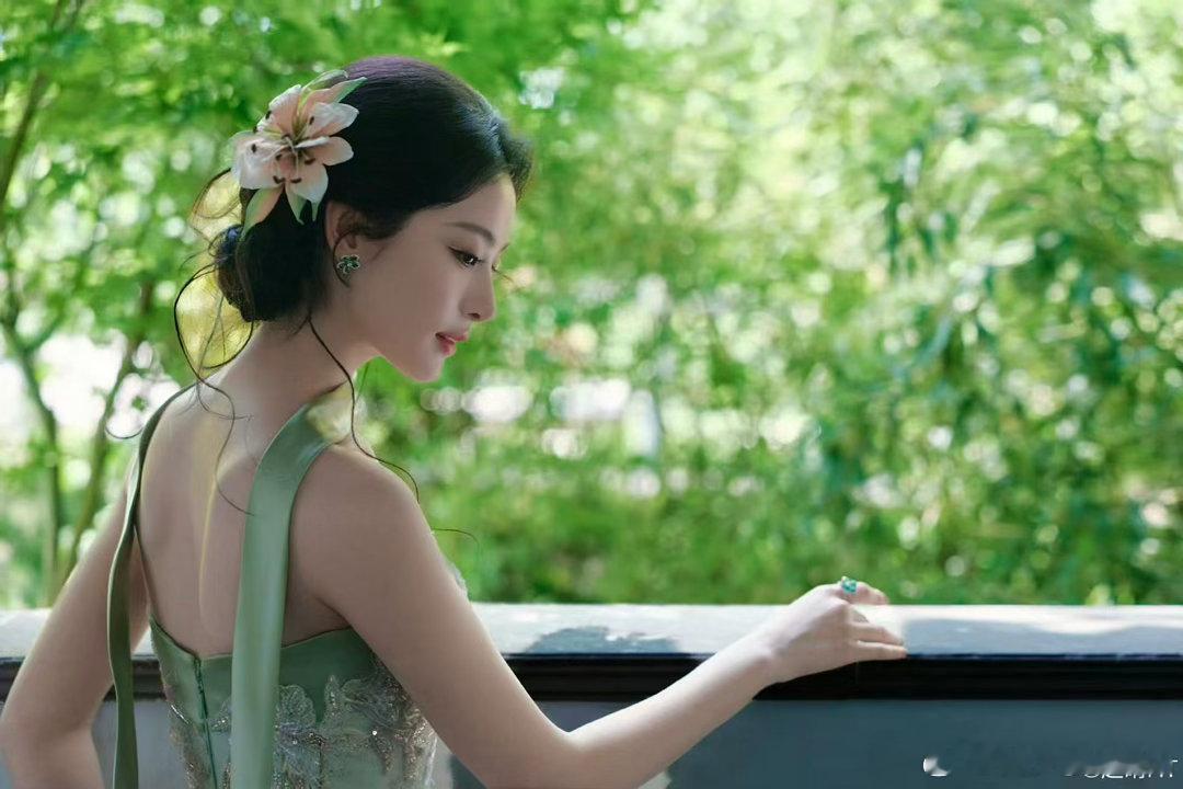 赵晴年度文化魅力人物恭喜赵晴荣获年度文化魅力人物，自带浑然天成的东方古典气质，国