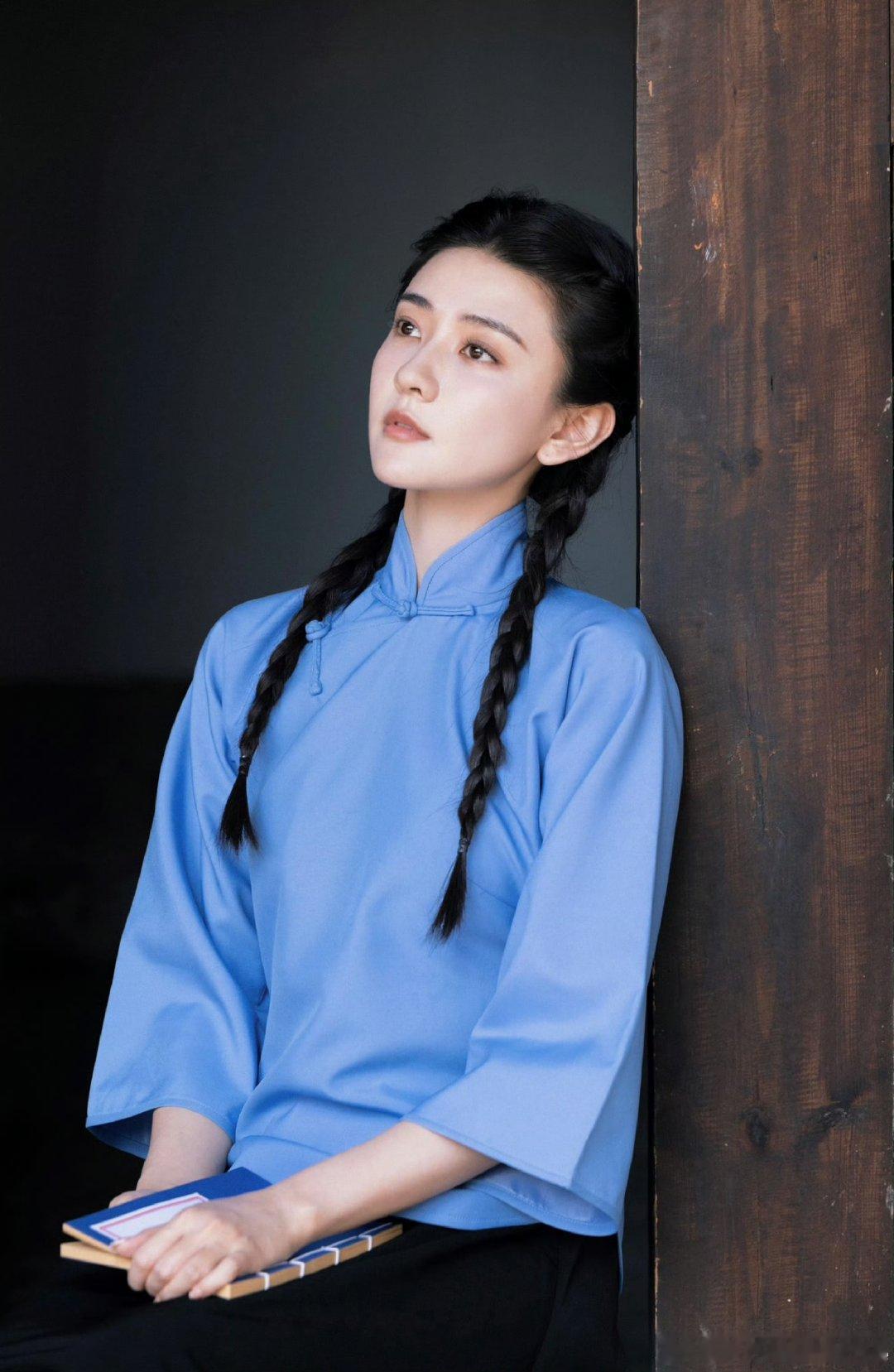 梁洁民国在逃大小姐梁洁民国少女梁洁简直民国在逃大小姐好有书卷气！娱乐
