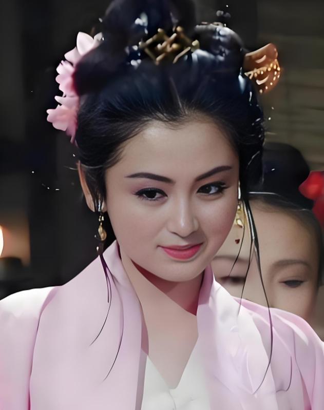 199年，吕布被曹操斩杀后，曹军士兵闯入吕布的内室发现了貂蝉，貂蝉怕被士兵糟蹋，