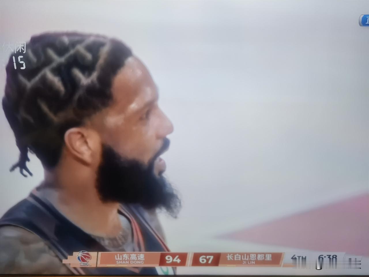 别再骂了，这绝对的不是水货！山东高速男篮的外援鲍威尔越打越好！在这几场连胜的比赛