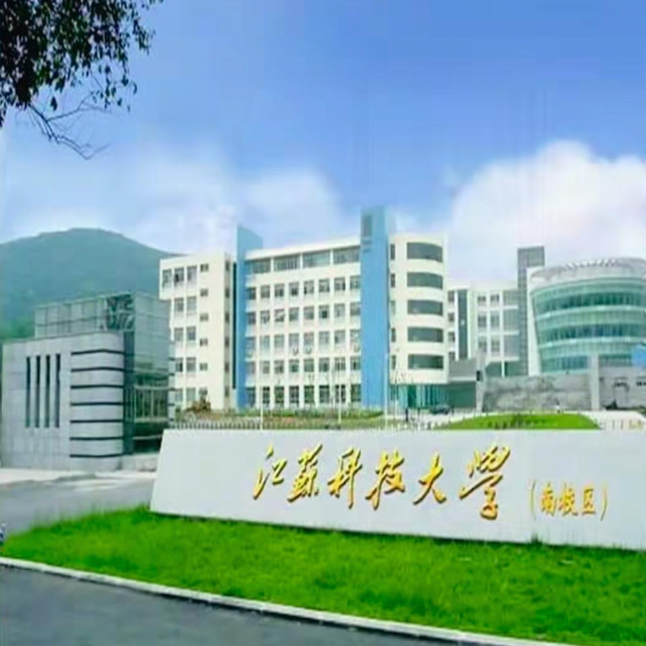 江苏科技大学的郭教授，最厉害的不是他高中学历能给博士、硕士上课，而是“潜伏”了这