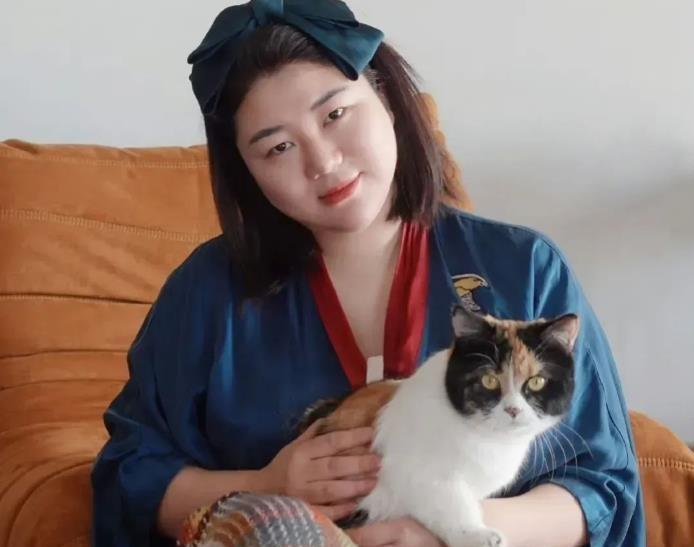 2004年，19岁的江西女孩杨天真做了一件让父母几乎无法接受的事，她没有把18万