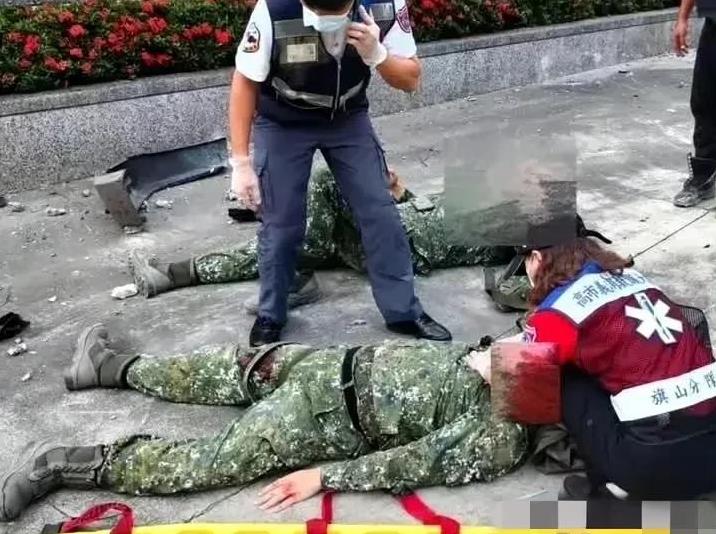 汉光演习还是很震撼的！他们玩真格的啊！看样子车速不慢，这已经是第三起事故了，继续