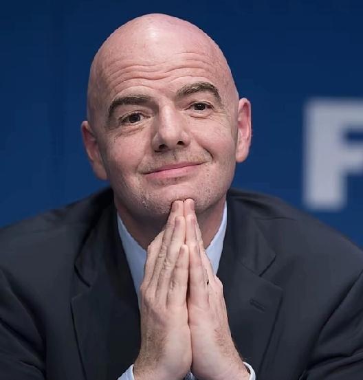 真是高看国际足联了，以为他们很在乎我们，可打开FIFA官网，居然连个中文都没有。