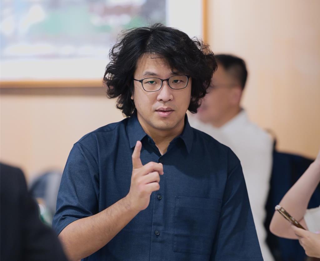 分裂国家的沈伯洋叫嚣壮胆沈伯洋今(28)日透过社群平台发文表示,这次直接由公